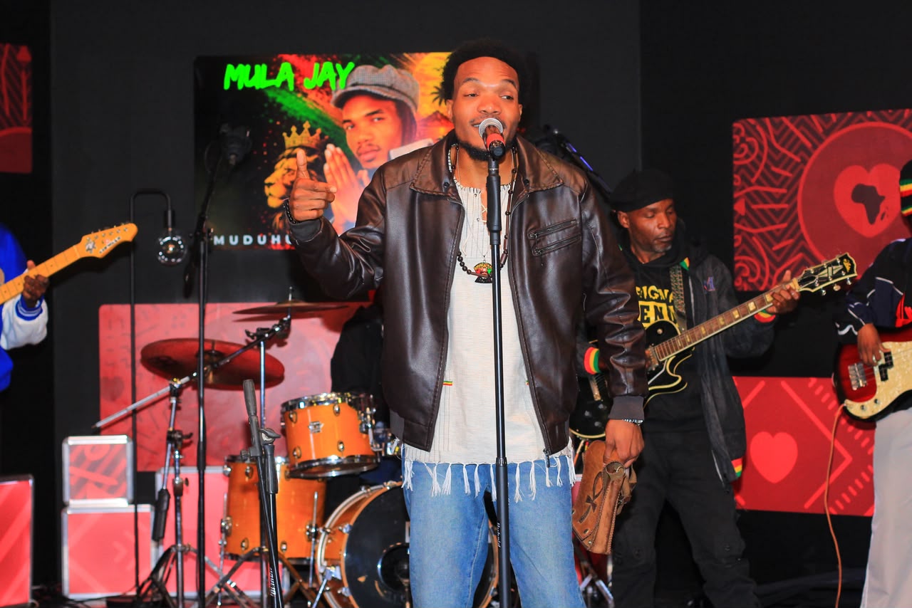 Mula Jay Photo #3