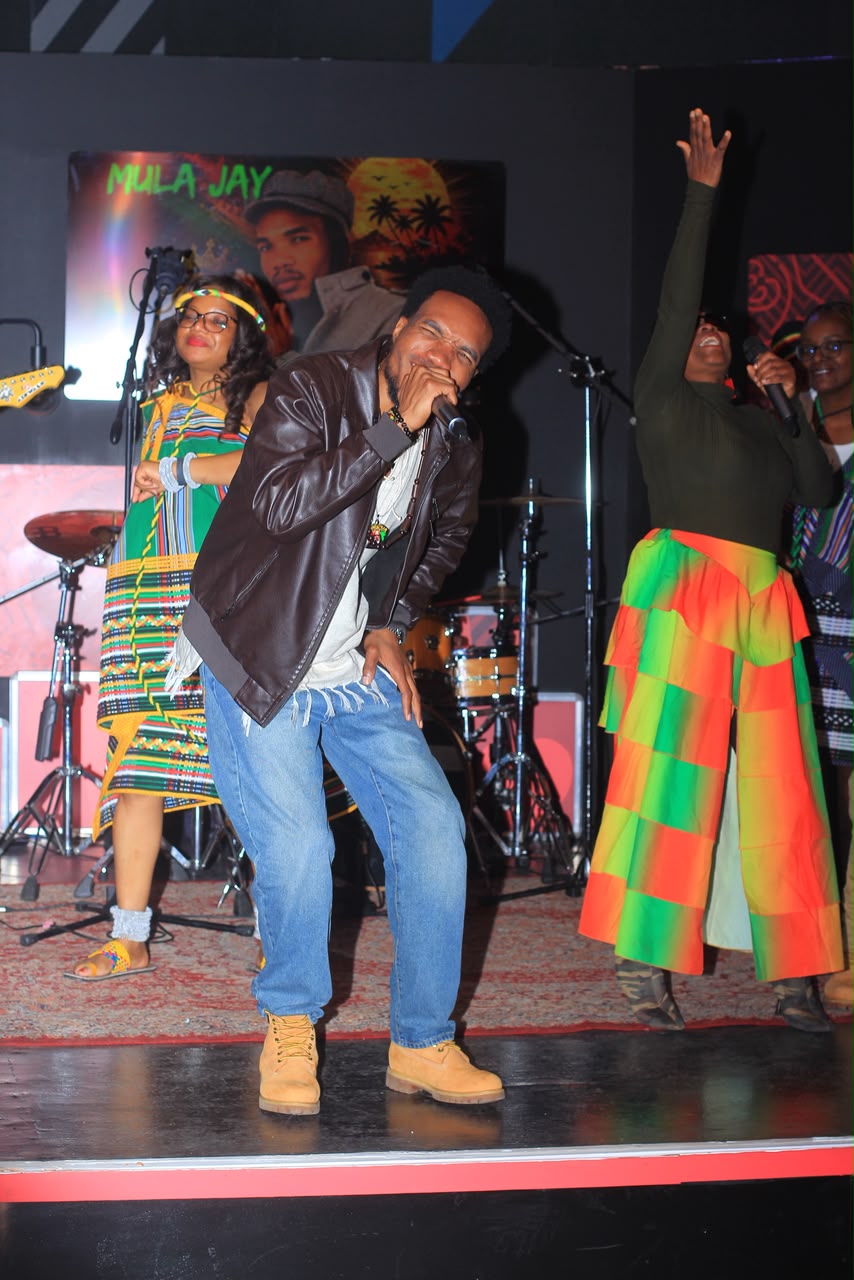 Mula Jay performing with fellow musicians
